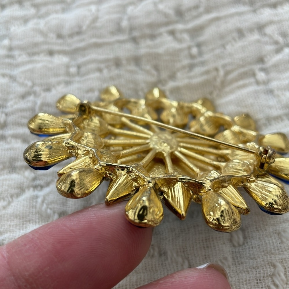 Colorful Brooch - Picture 3 of 4